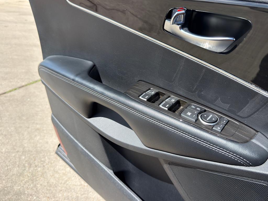 Thumbnail: 2019 Kia Sorento - 4