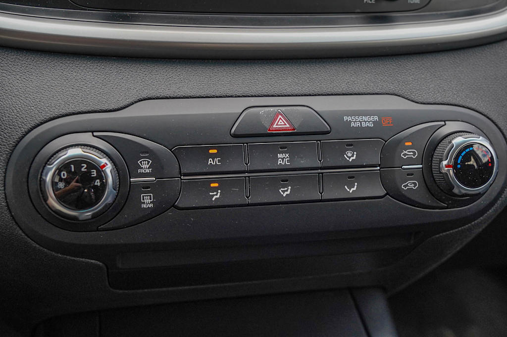 Thumbnail: 2016 Kia Sorento - 25