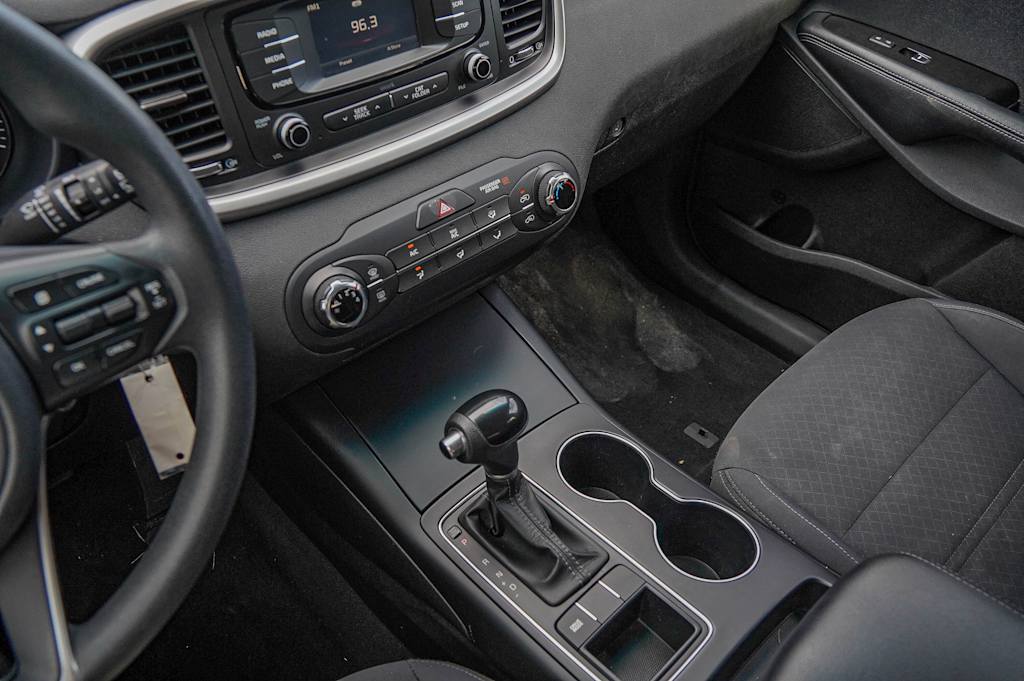 Thumbnail: 2016 Kia Sorento - 12