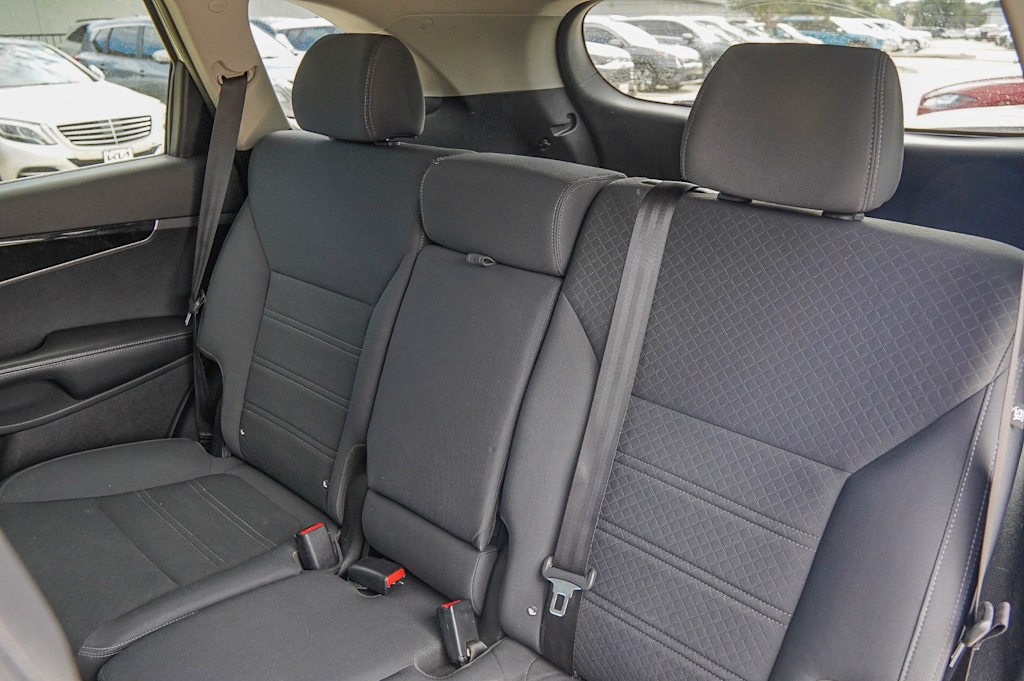 Thumbnail: 2016 Kia Sorento - 32