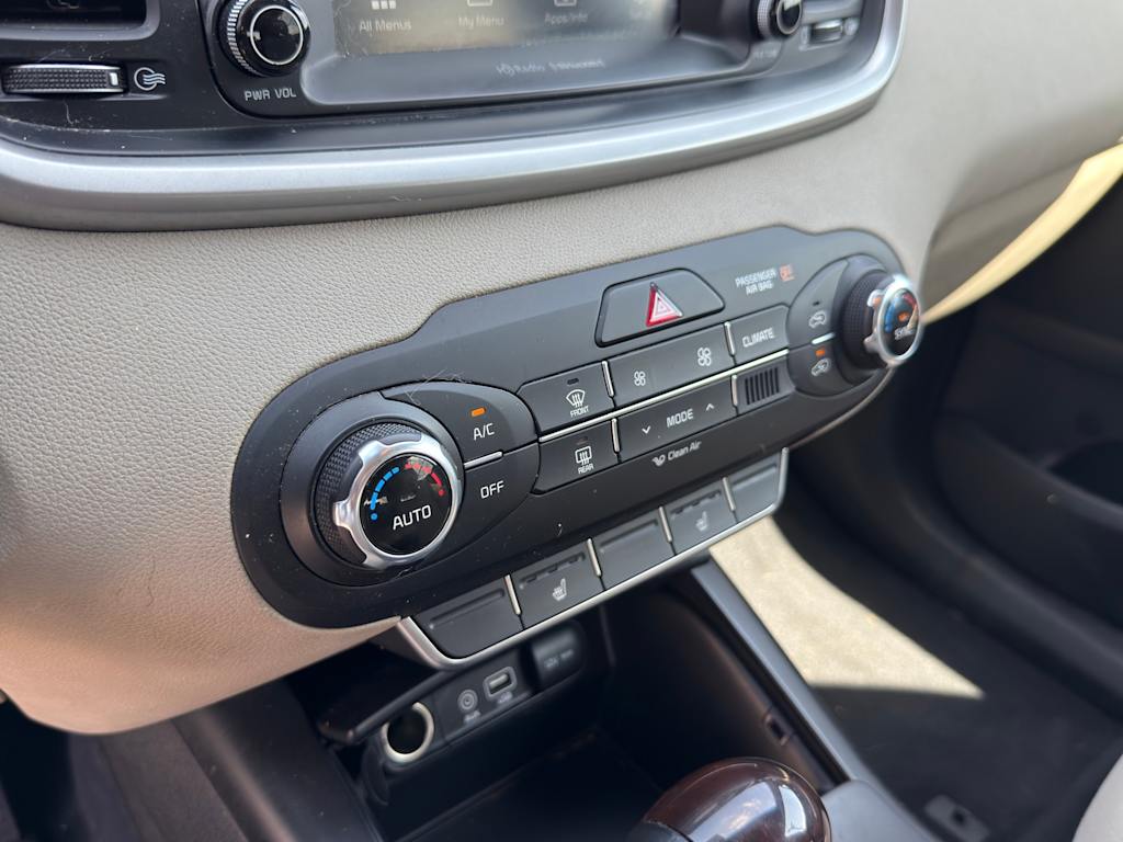 Thumbnail: 2017 Kia Sorento - 22