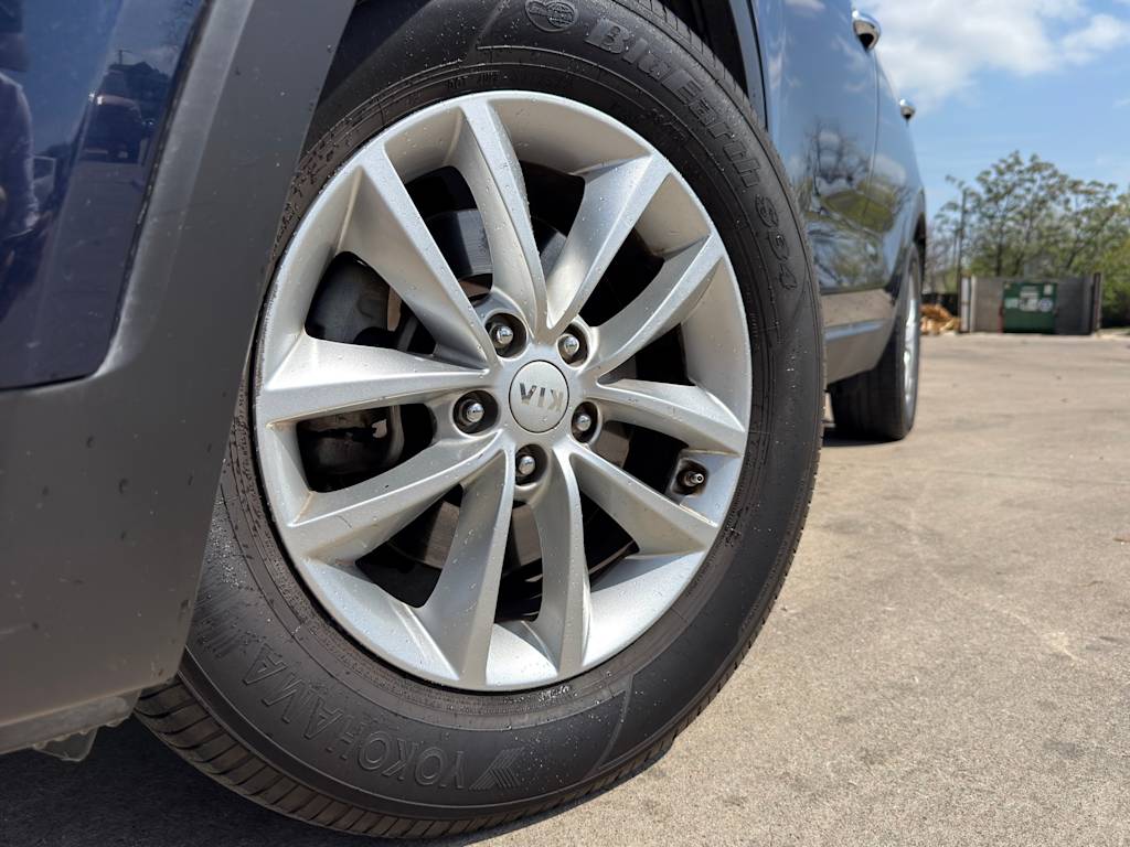 Thumbnail: 2017 Kia Sorento - 8