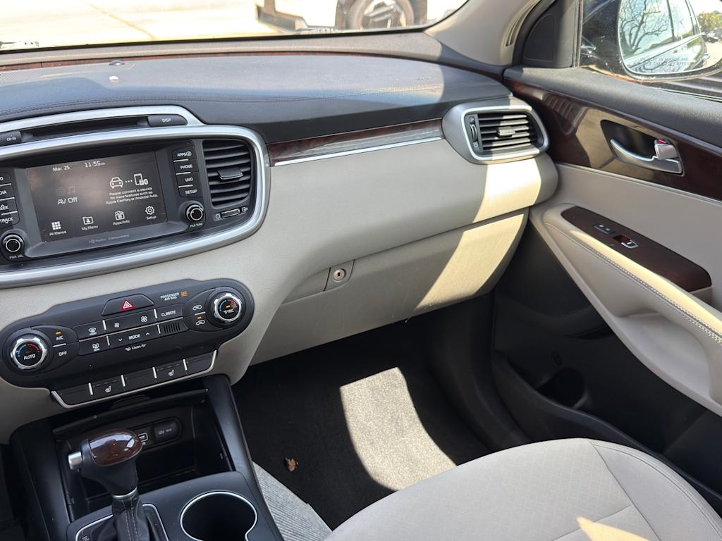 Thumbnail: 2017 Kia Sorento - 25