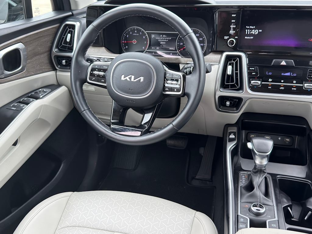 Thumbnail: 2022 Kia Sorento - 9