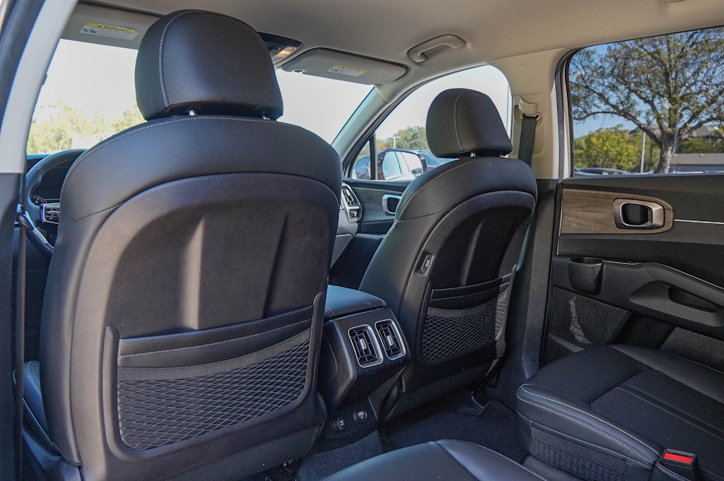 Thumbnail: 2021 Kia Sorento - 10