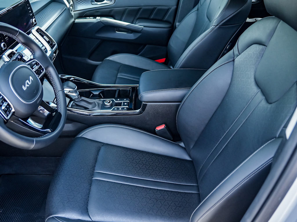 Thumbnail: 2022 Kia Sorento - 8