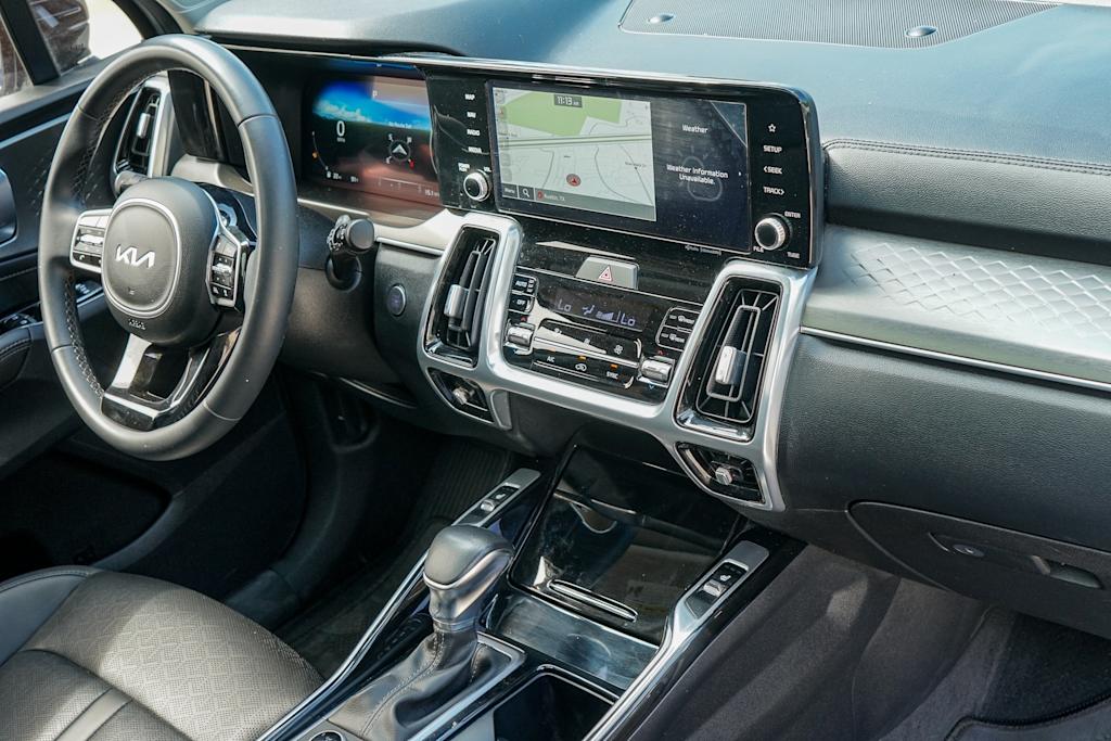 Thumbnail: 2023 Kia Sorento - 12