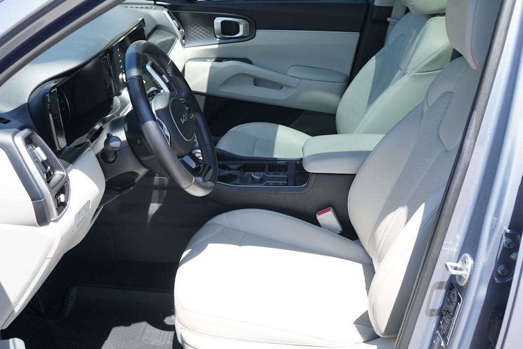 Thumbnail: 2022 Kia Sorento - 8