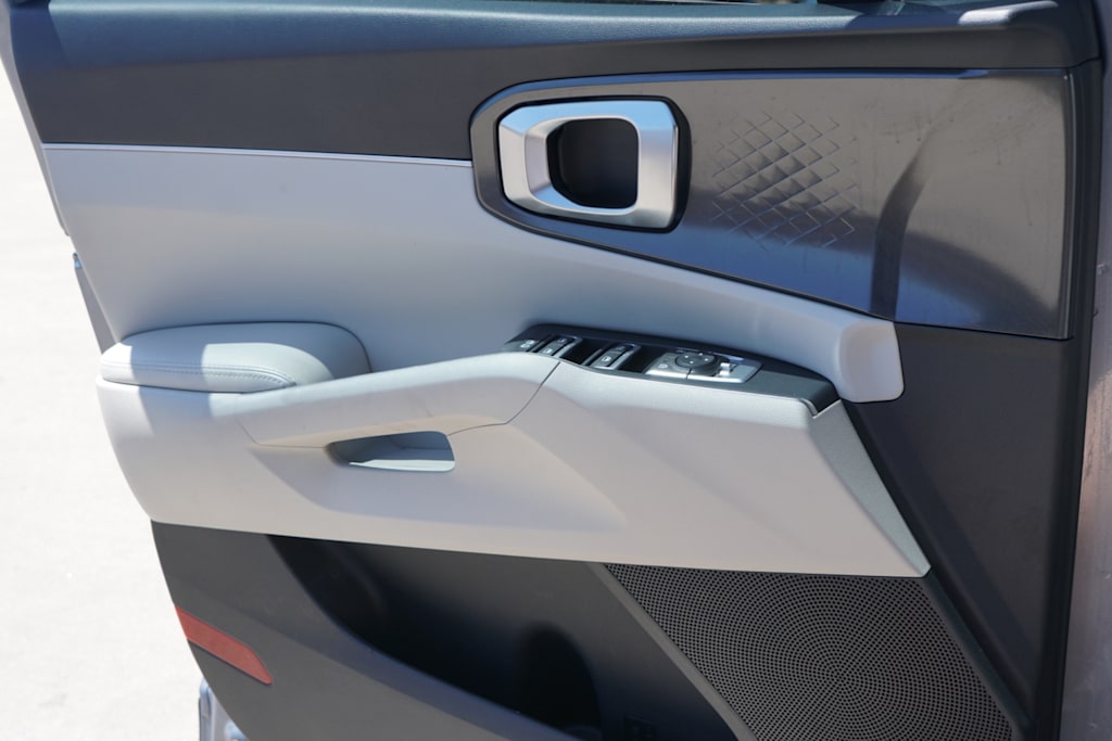 Thumbnail: 2022 Kia Sorento - 21