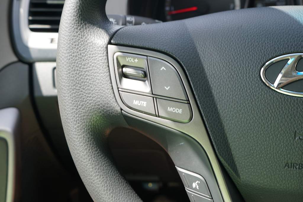 Thumbnail: 2015 Hyundai Santa Fe - 17