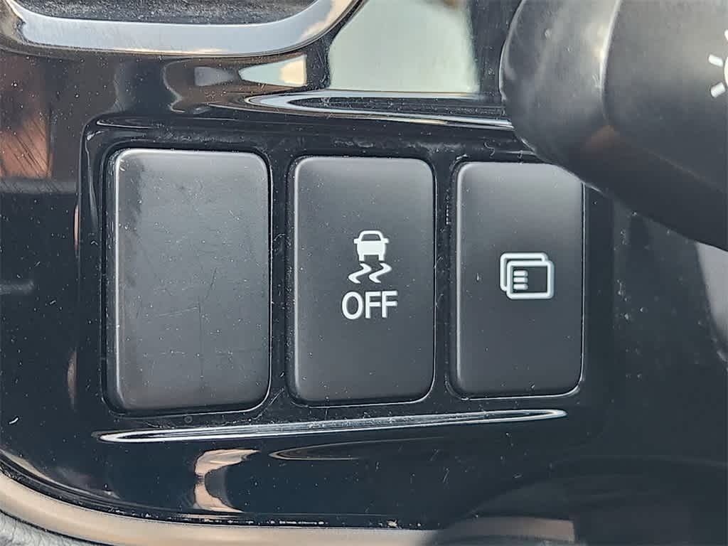 Thumbnail: 2019 Mitsubishi Outlander - 28