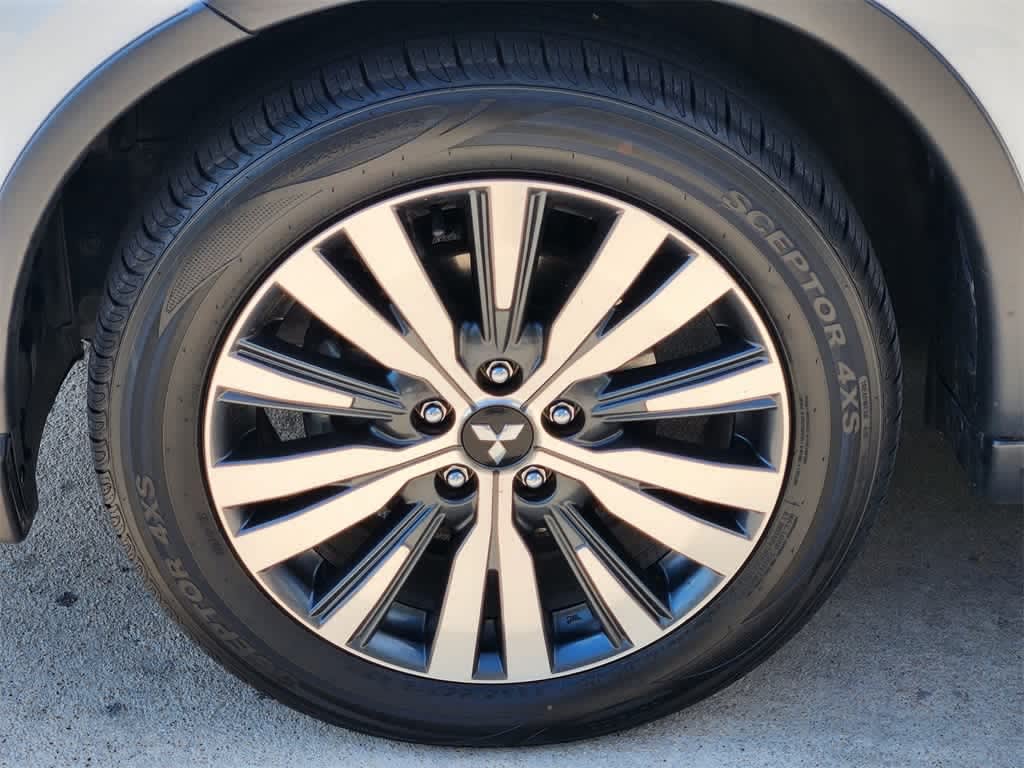 Thumbnail: 2019 Mitsubishi Outlander - 22