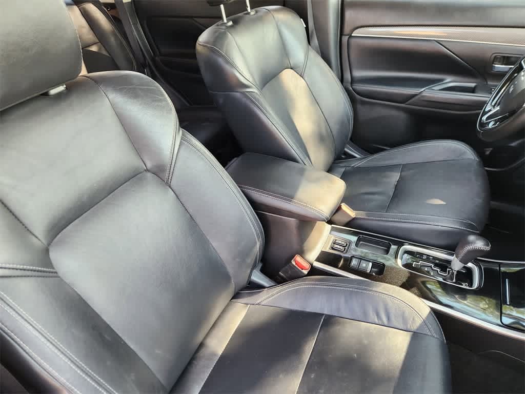 Thumbnail: 2019 Mitsubishi Outlander - 10