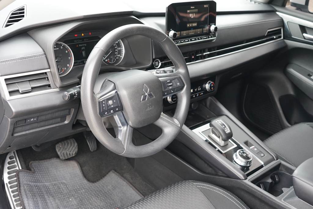 Thumbnail: 2022 Mitsubishi Outlander - 2