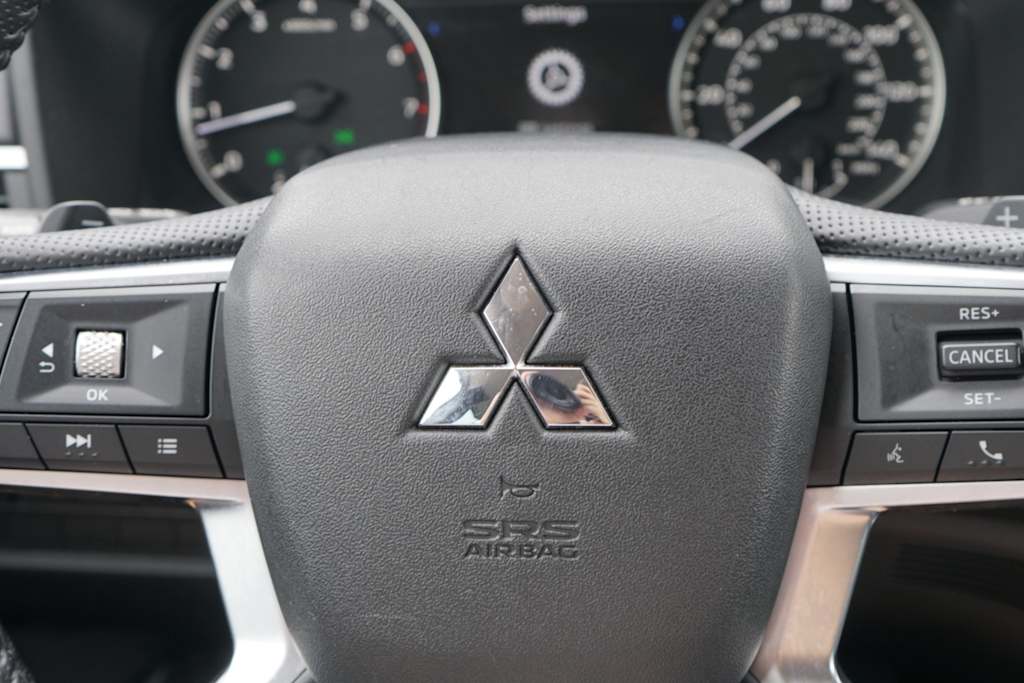 Thumbnail: 2023 Mitsubishi Outlander - 18