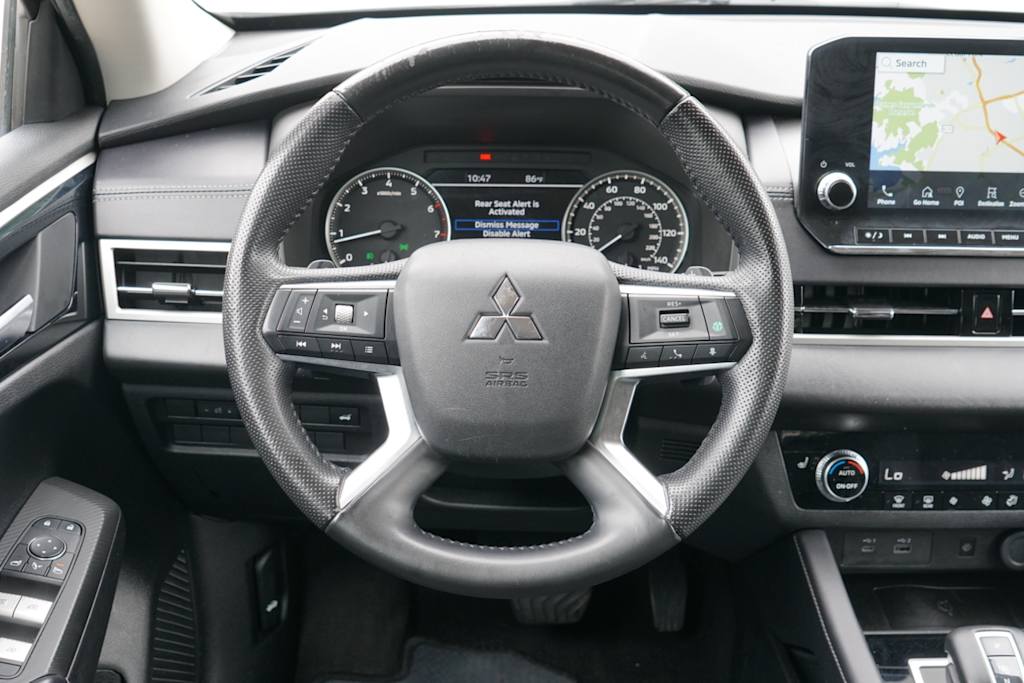 Thumbnail: 2023 Mitsubishi Outlander - 10
