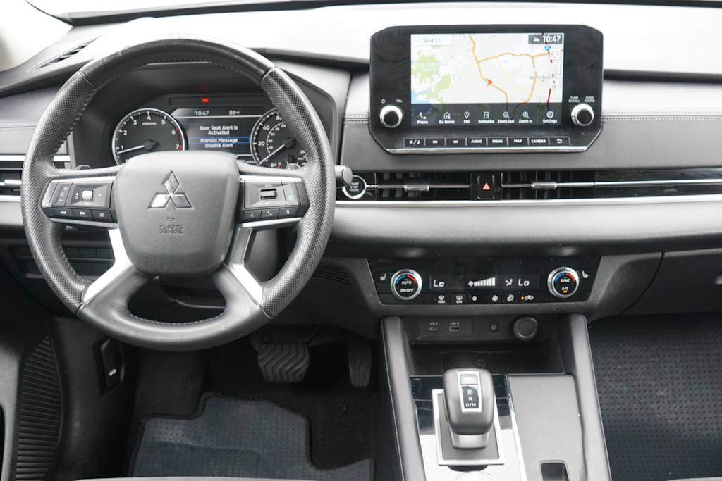 Thumbnail: 2023 Mitsubishi Outlander - 6