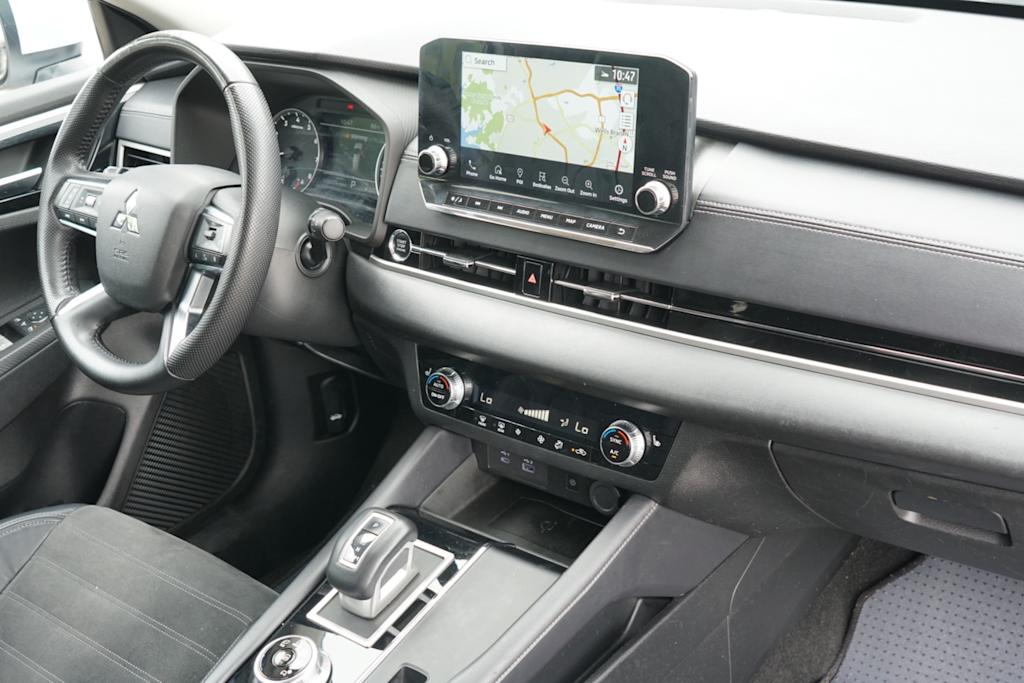 Thumbnail: 2023 Mitsubishi Outlander - 11