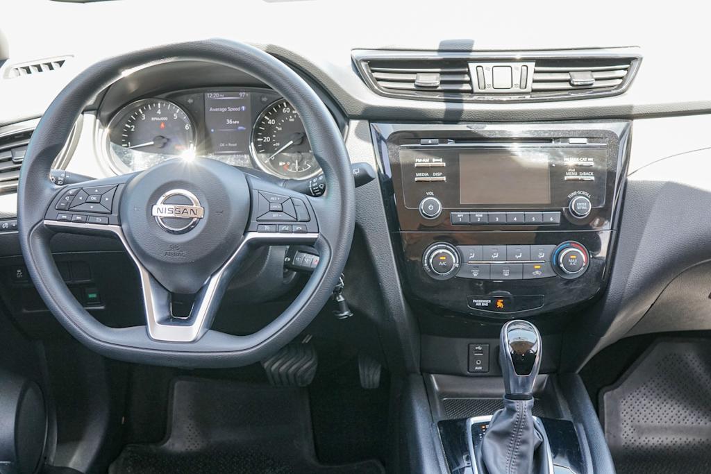 Thumbnail: 2018 Nissan Rogue Sport - 6