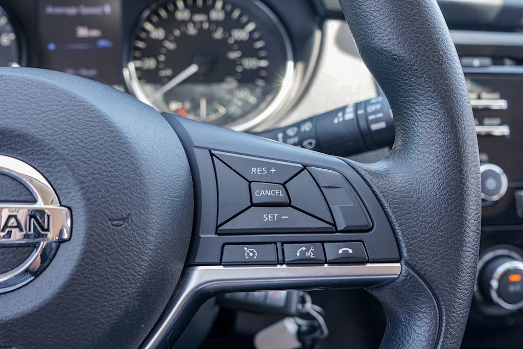 Thumbnail: 2018 Nissan Rogue Sport - 16