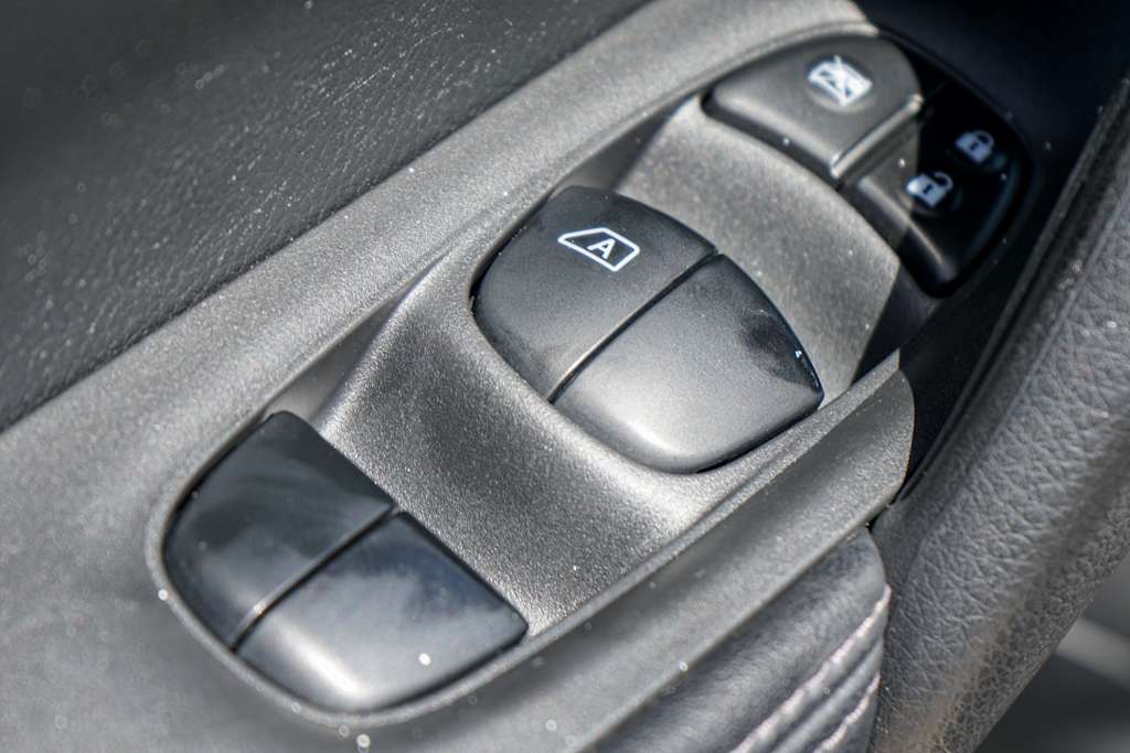 Thumbnail: 2018 Nissan Rogue Sport - 19