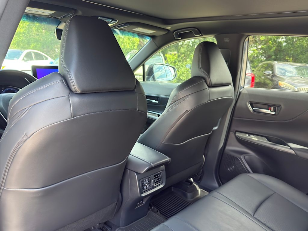 Thumbnail: 2023 Toyota Venza - 25