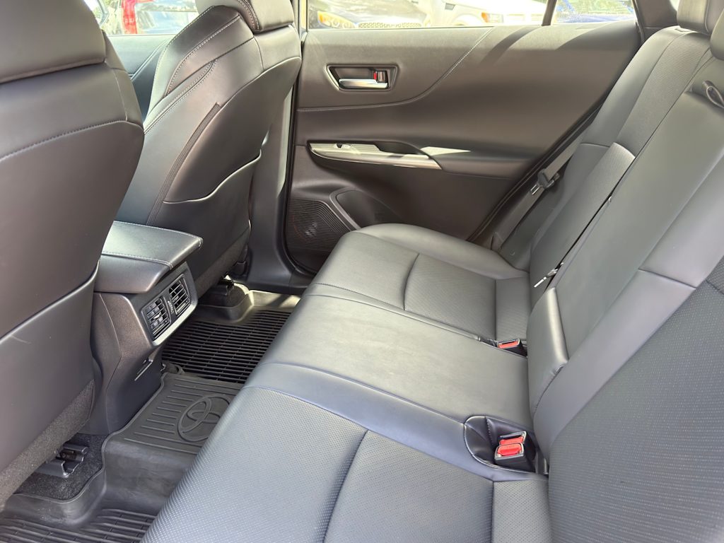 Thumbnail: 2023 Toyota Venza - 28