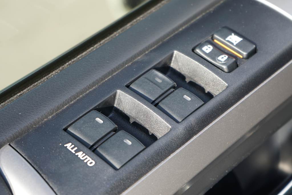 Thumbnail: 2016 Toyota 4Runner - 19