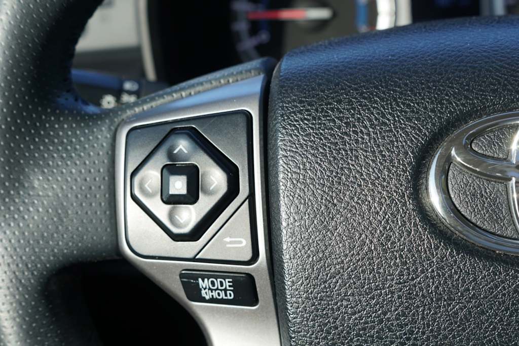 Thumbnail: 2016 Toyota 4Runner - 17