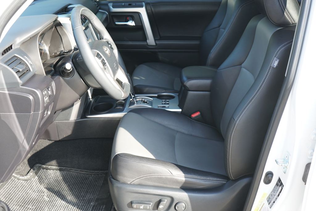 Thumbnail: 2016 Toyota 4Runner - 8