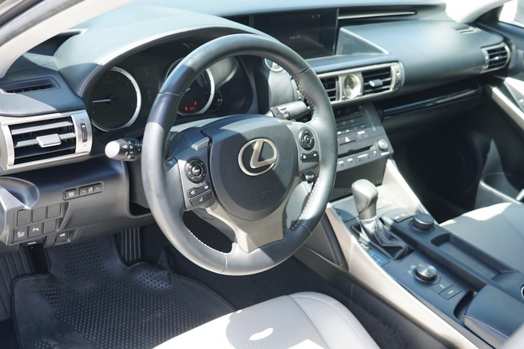 Thumbnail: 2015 Lexus IS - 2