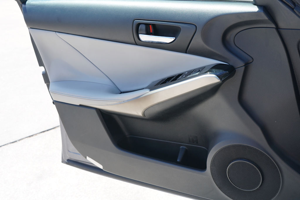Thumbnail: 2015 Lexus IS - 21