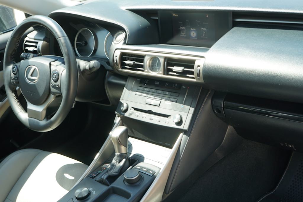 Thumbnail: 2015 Lexus IS - 11
