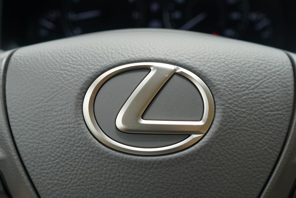 Thumbnail: 2017 Lexus LS - 17