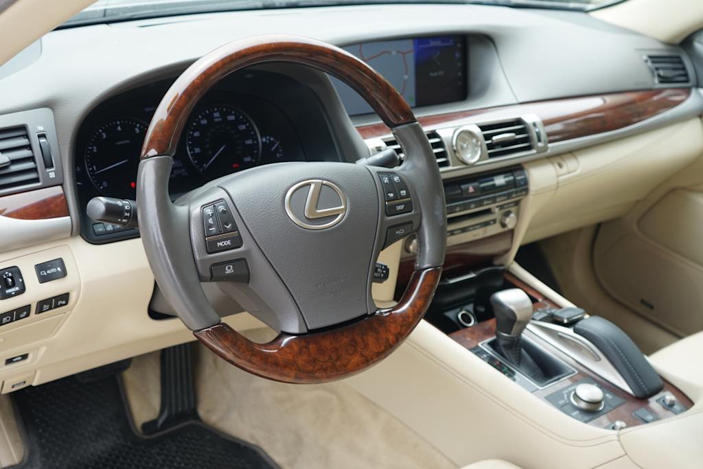 Thumbnail: 2017 Lexus LS - 2