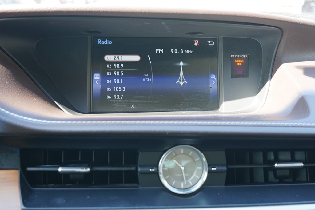 Thumbnail: 2016 Lexus ES - 17