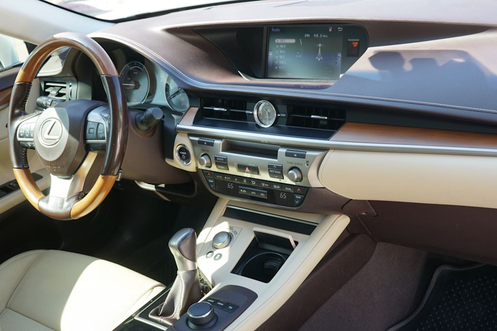 Thumbnail: 2016 Lexus ES - 11