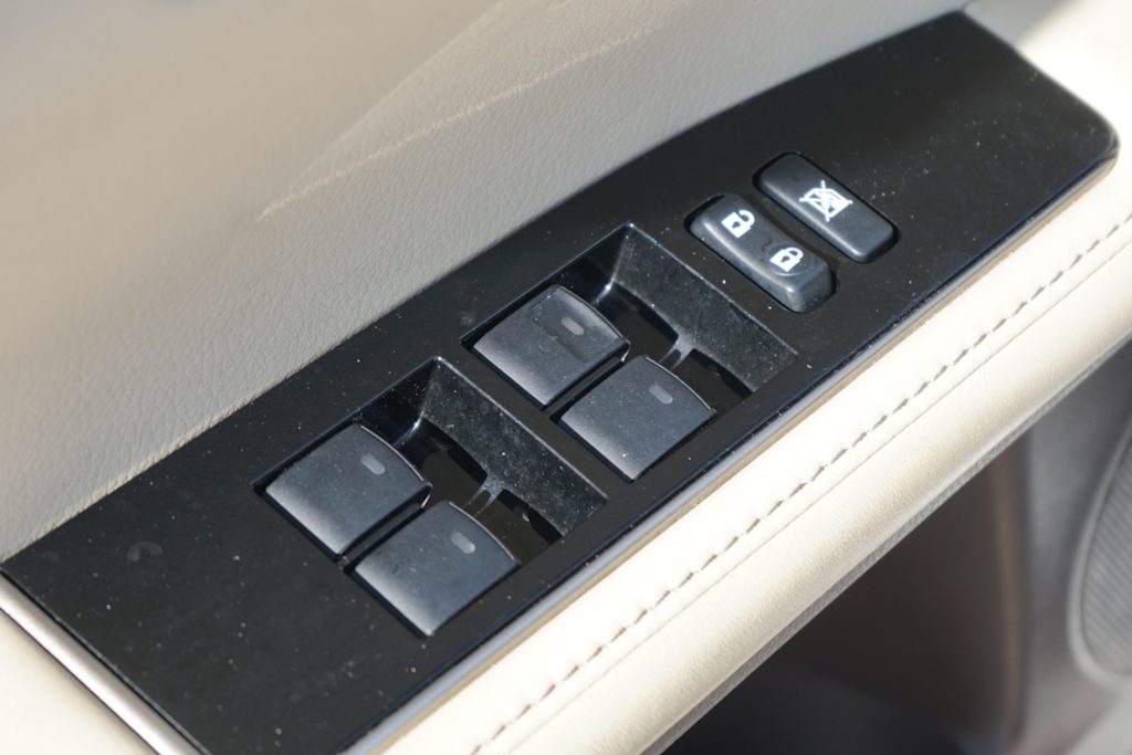 Thumbnail: 2016 Lexus ES - 22