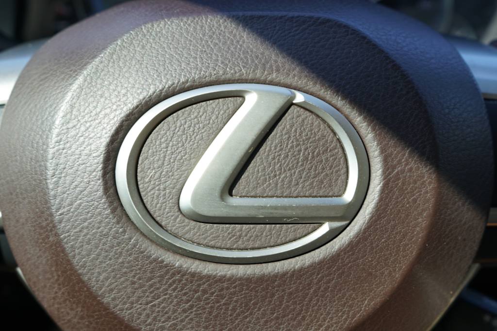 Thumbnail: 2016 Lexus ES - 18
