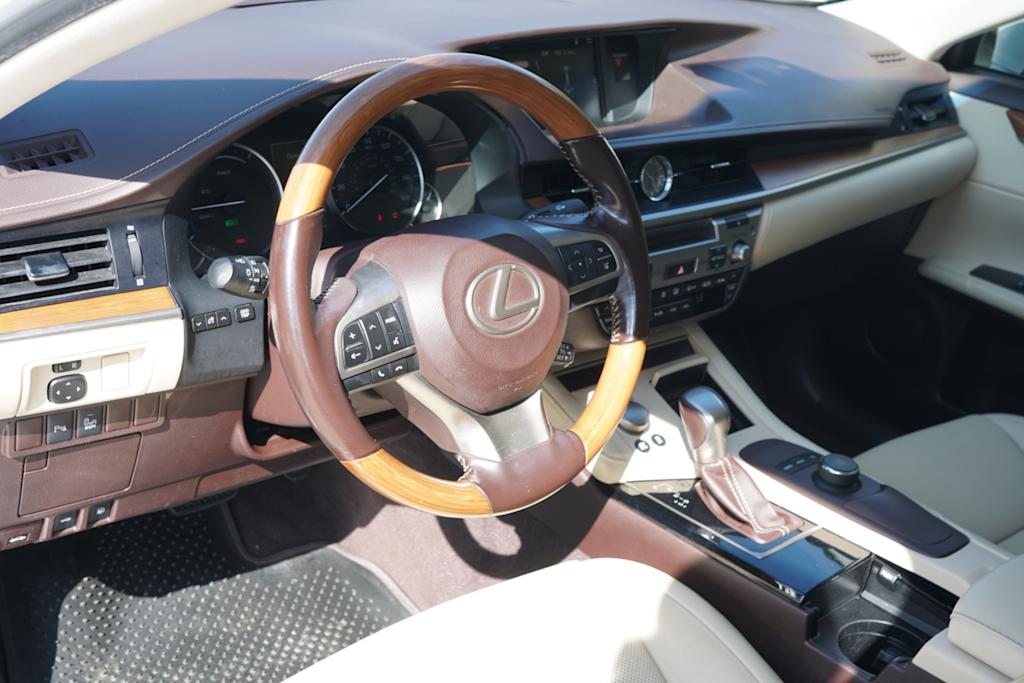 Thumbnail: 2016 Lexus ES - 2