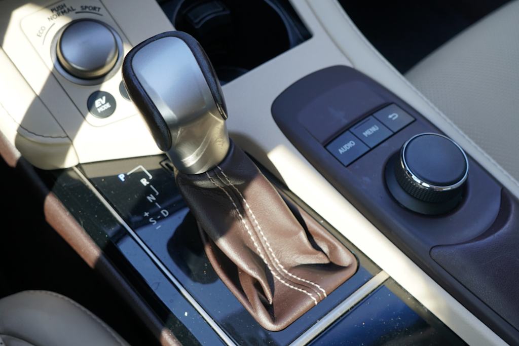 Thumbnail: 2016 Lexus ES - 13