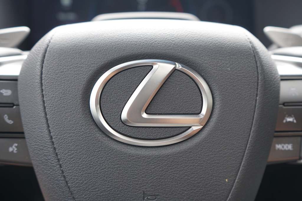 Thumbnail: 2025 Lexus ES - 19