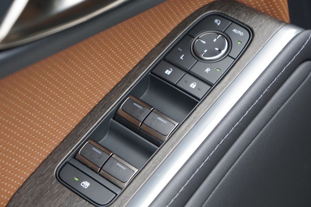 Thumbnail: 2025 Lexus ES - 23