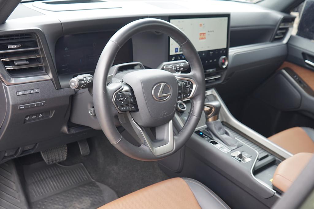 Thumbnail: 2025 Lexus ES - 2