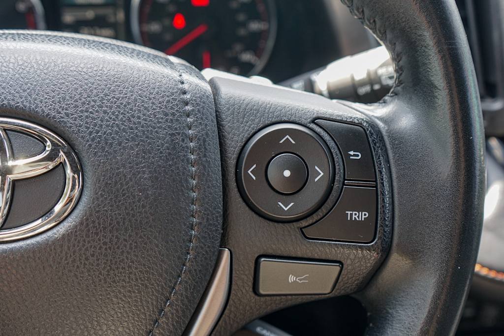 Thumbnail: 2017 Toyota RAV4 - 18