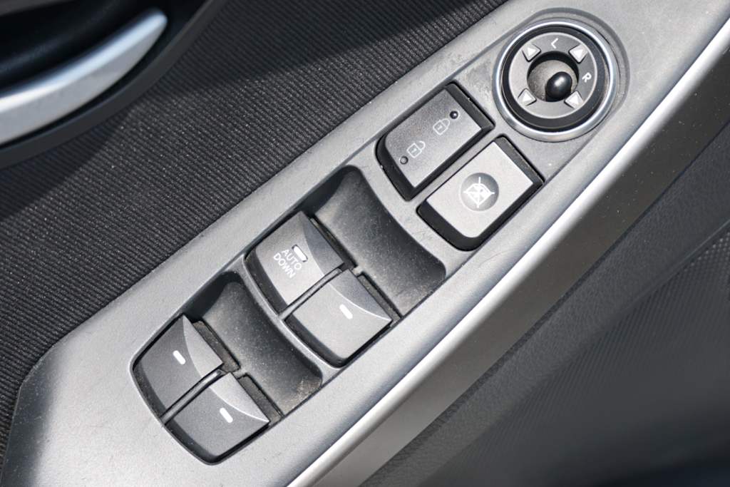 Thumbnail: 2016 Hyundai Elantra - 19
