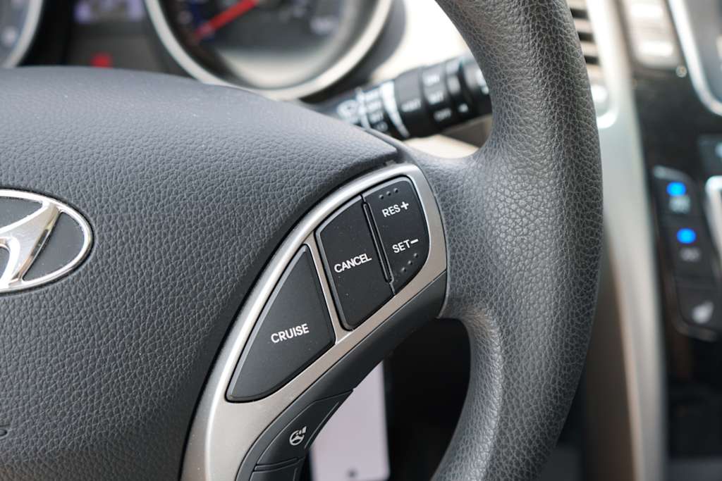 Thumbnail: 2016 Hyundai Elantra - 16