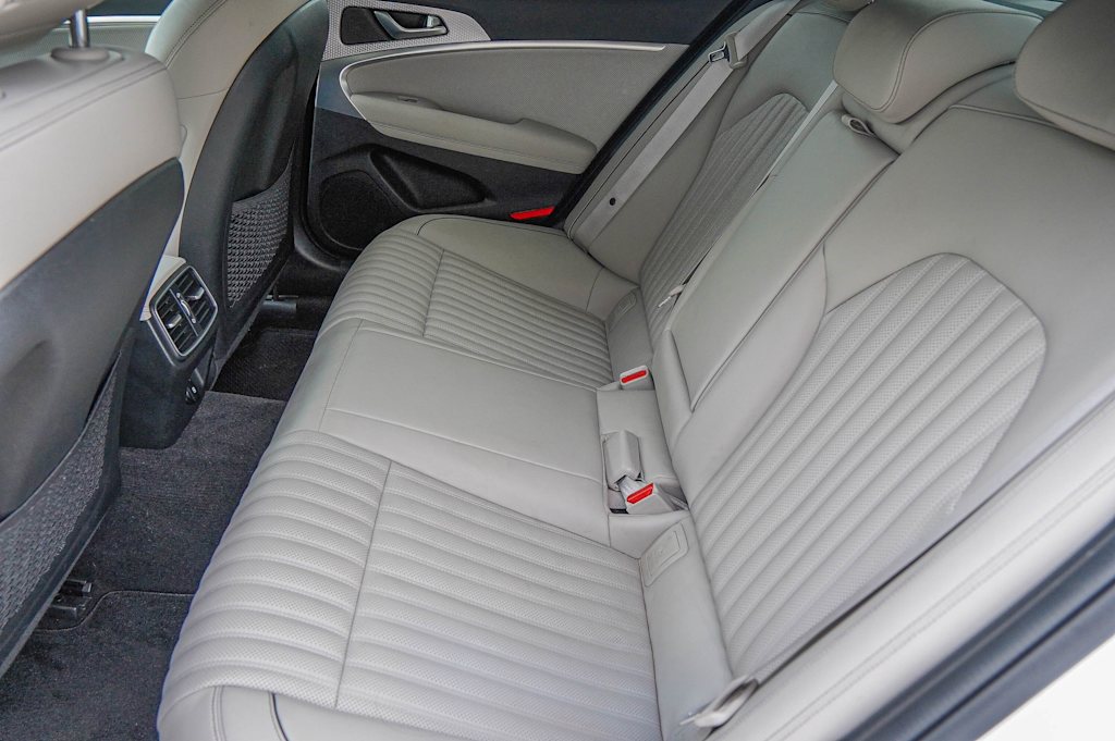 Thumbnail: 2023 Genesis G70 - 31