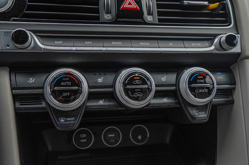 Thumbnail: 2023 Genesis G70 - 23