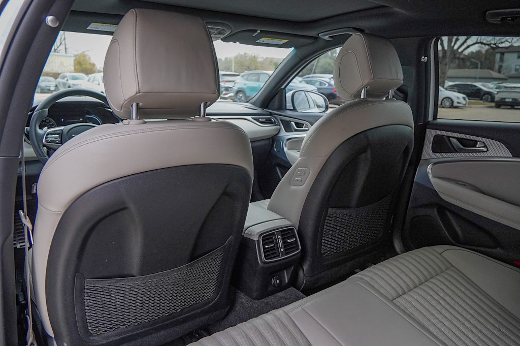 Thumbnail: 2023 Genesis G70 - 10